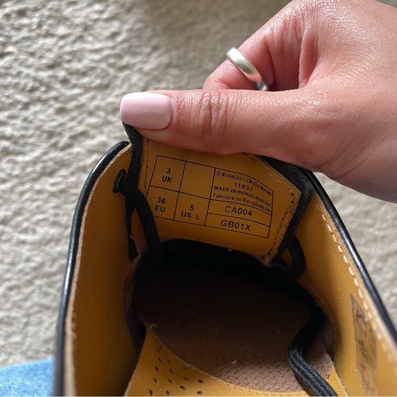 SOLD**- DR MARTEN Smooth Leather Oxford - Picture 2 of 5